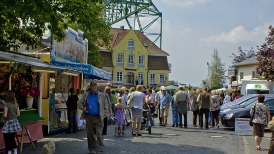 Fährmarkt im Schwebefährendorf Osten
